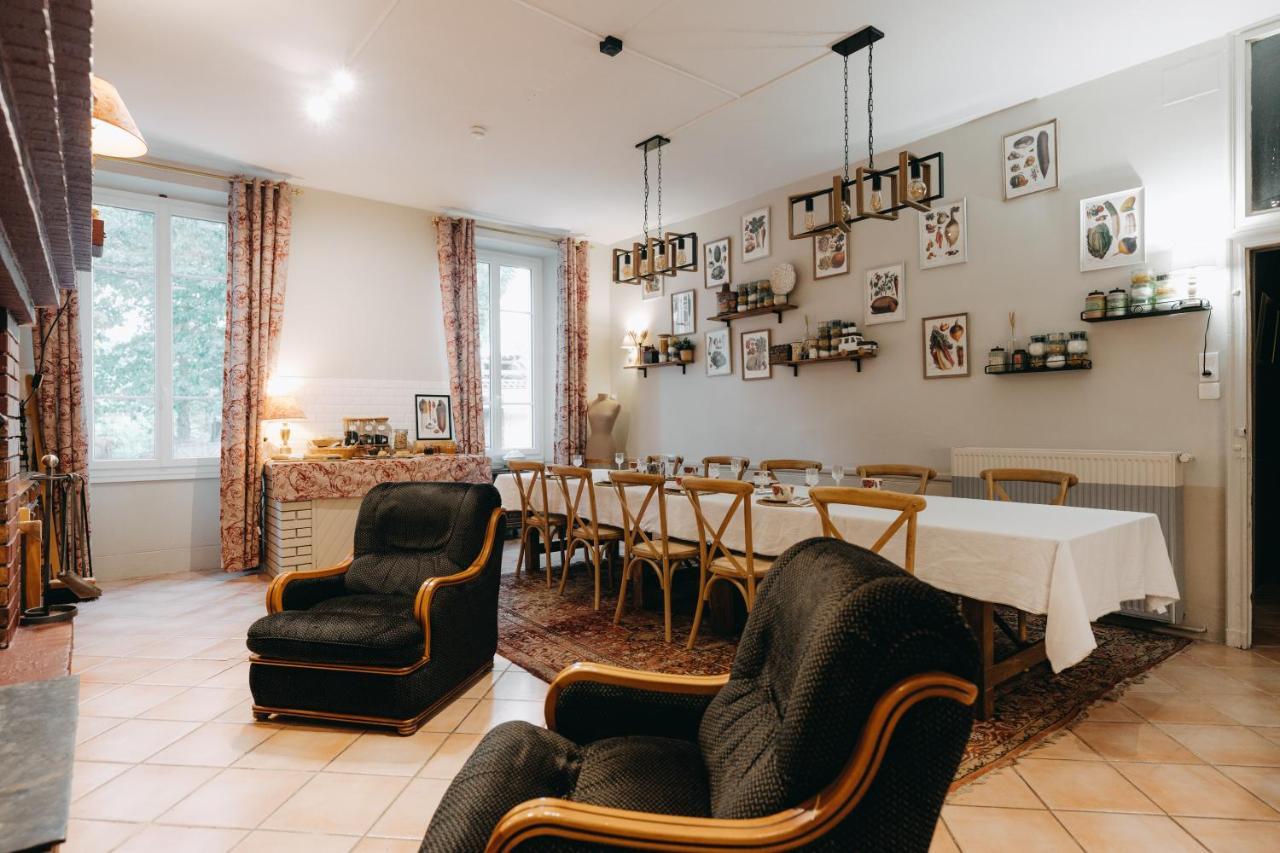 B&B Le Domaine Des Marcoujans Saint-Elix-le-Chateau Exteriör bild